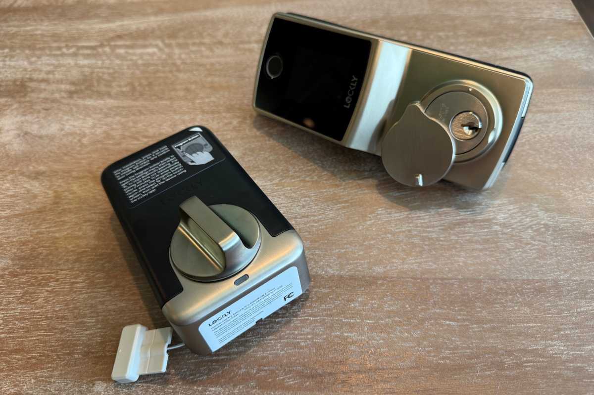Lockly Secure Pro 2025 ثقب المفتاح