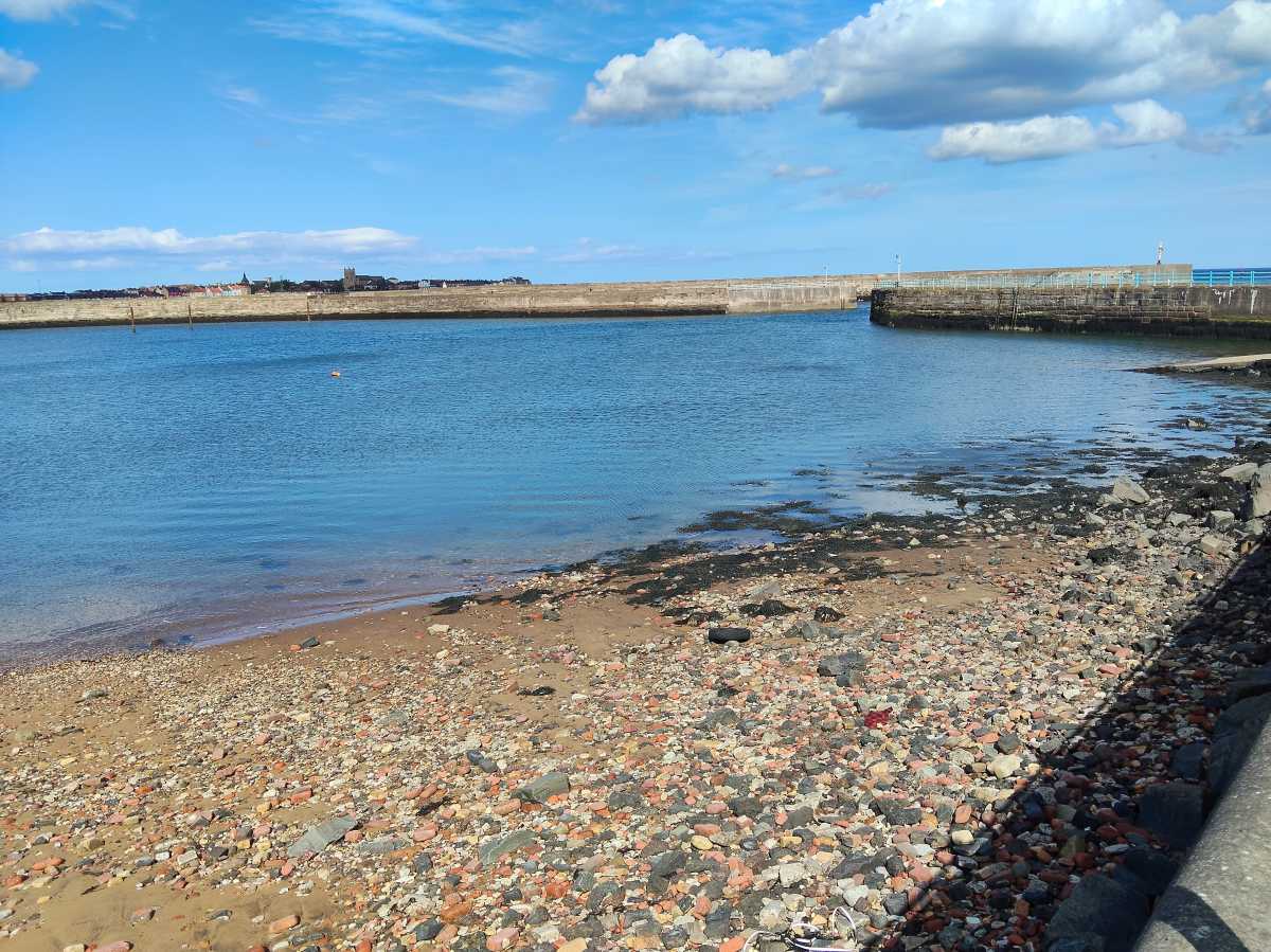 Oppo Reno 13 FS Colourful Beach Scene