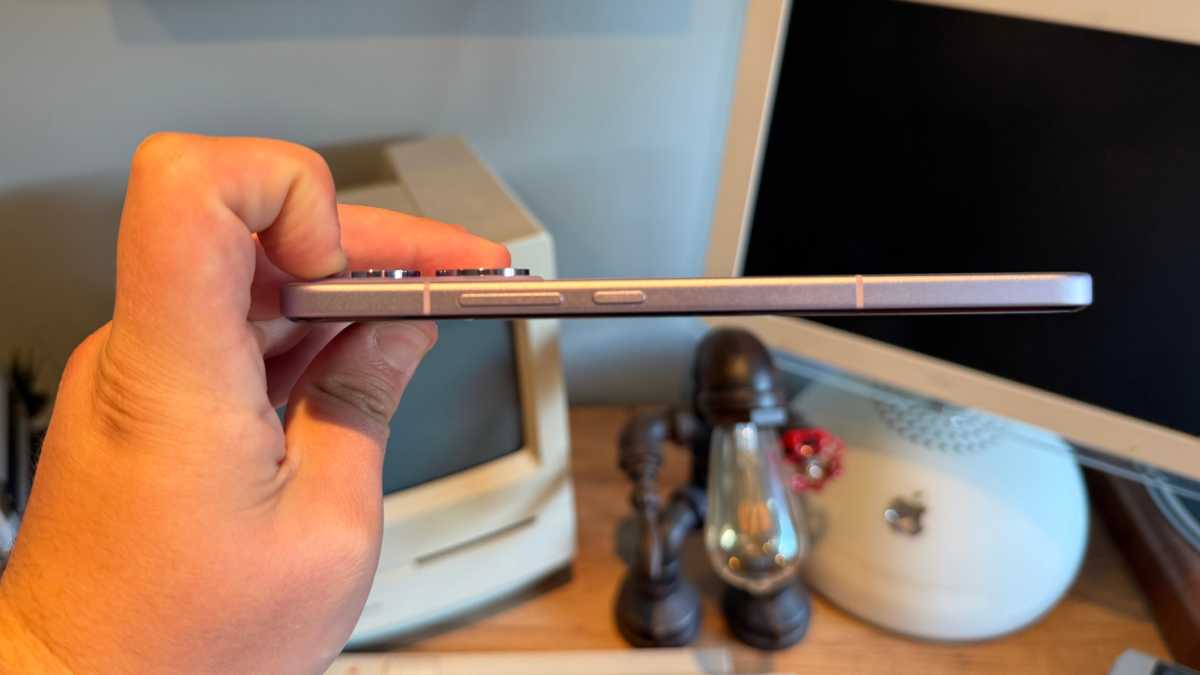 Oppo Reno 13 Pro Side Buttons
