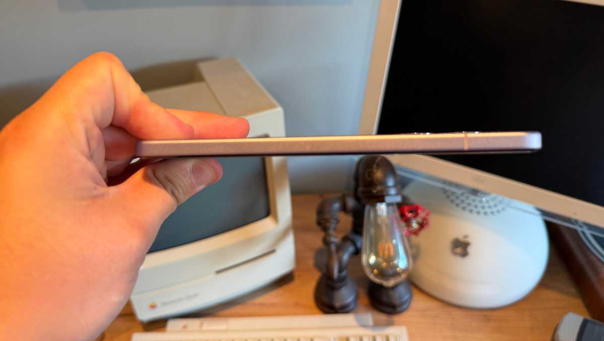 Oppo Reno 13 Pro Side