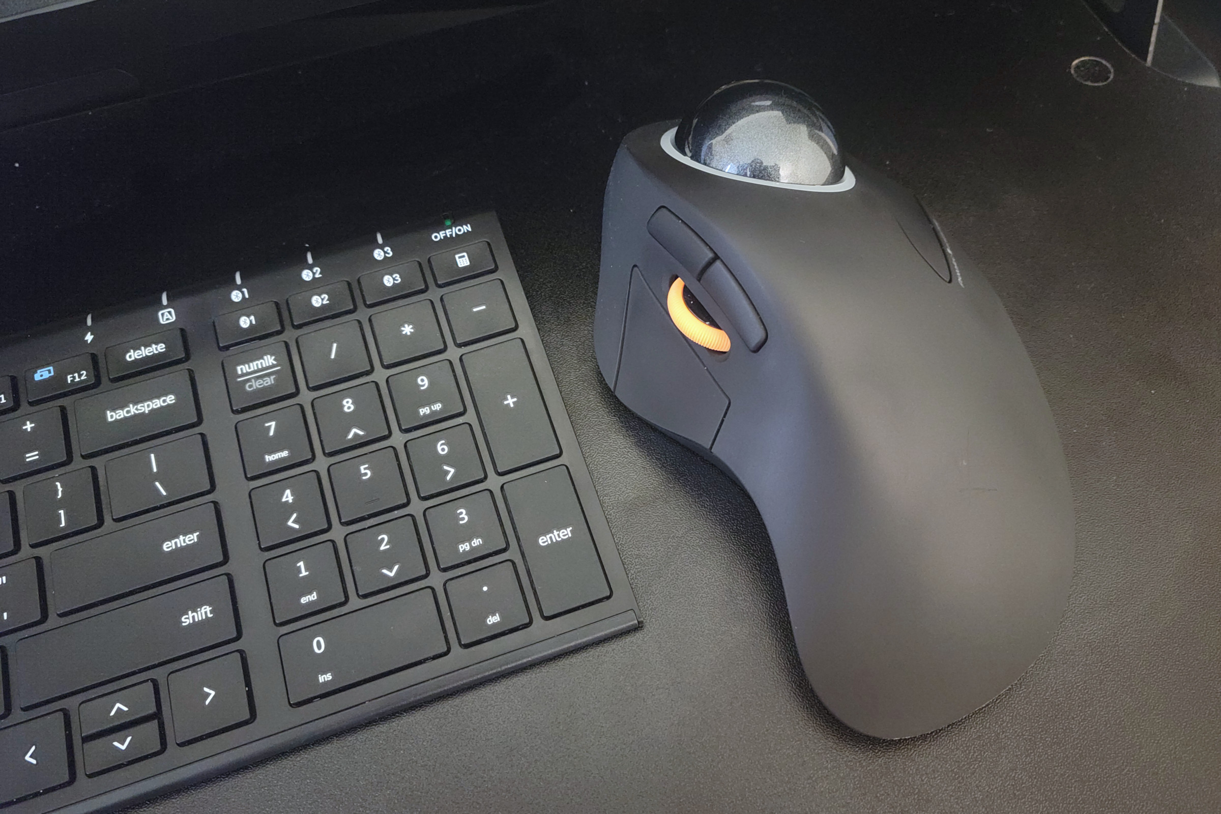ProtoArc EM03 wireless ergonomic finger trackball mouse overview