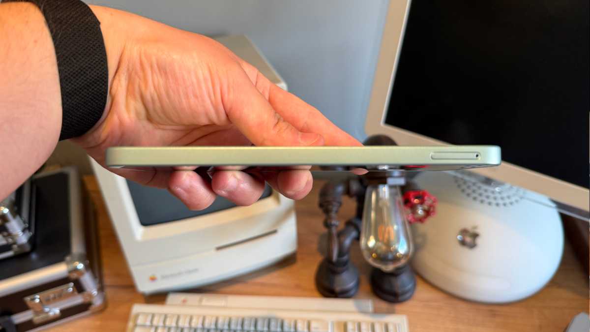 Samsung Galaxy A26 Side
