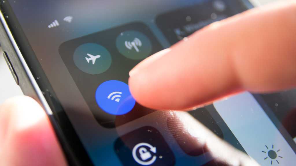 Image: Darum sollten Sie WLAN am Handy unterwegs unbedingt ausschalten