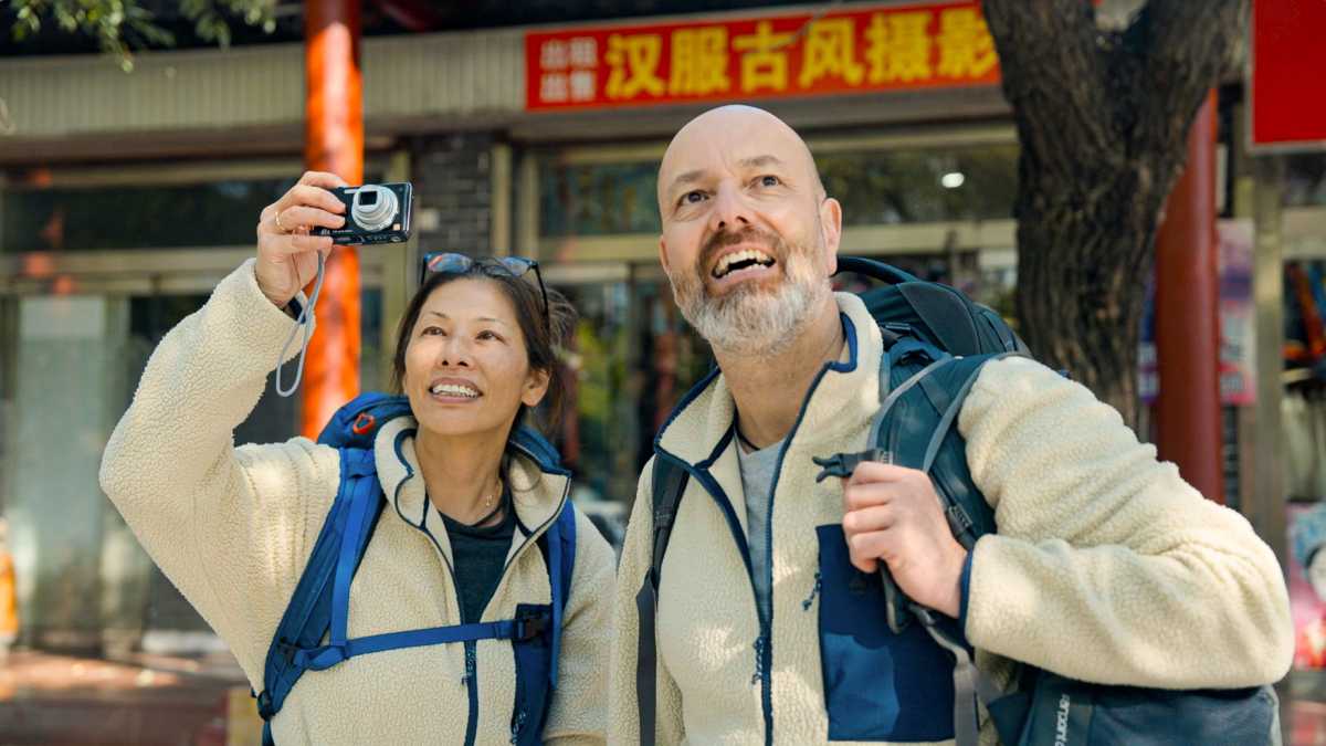 Yin and Gaz Race Across the World
