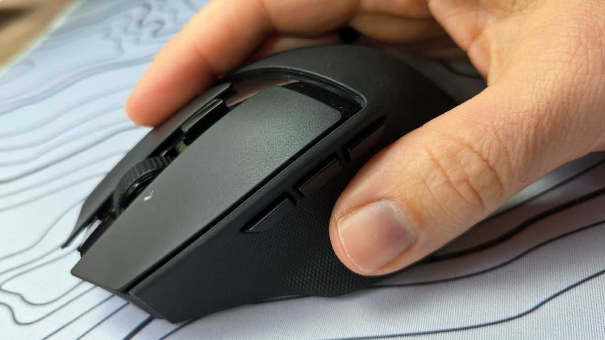 Razer Basilisk Mobile mouse side