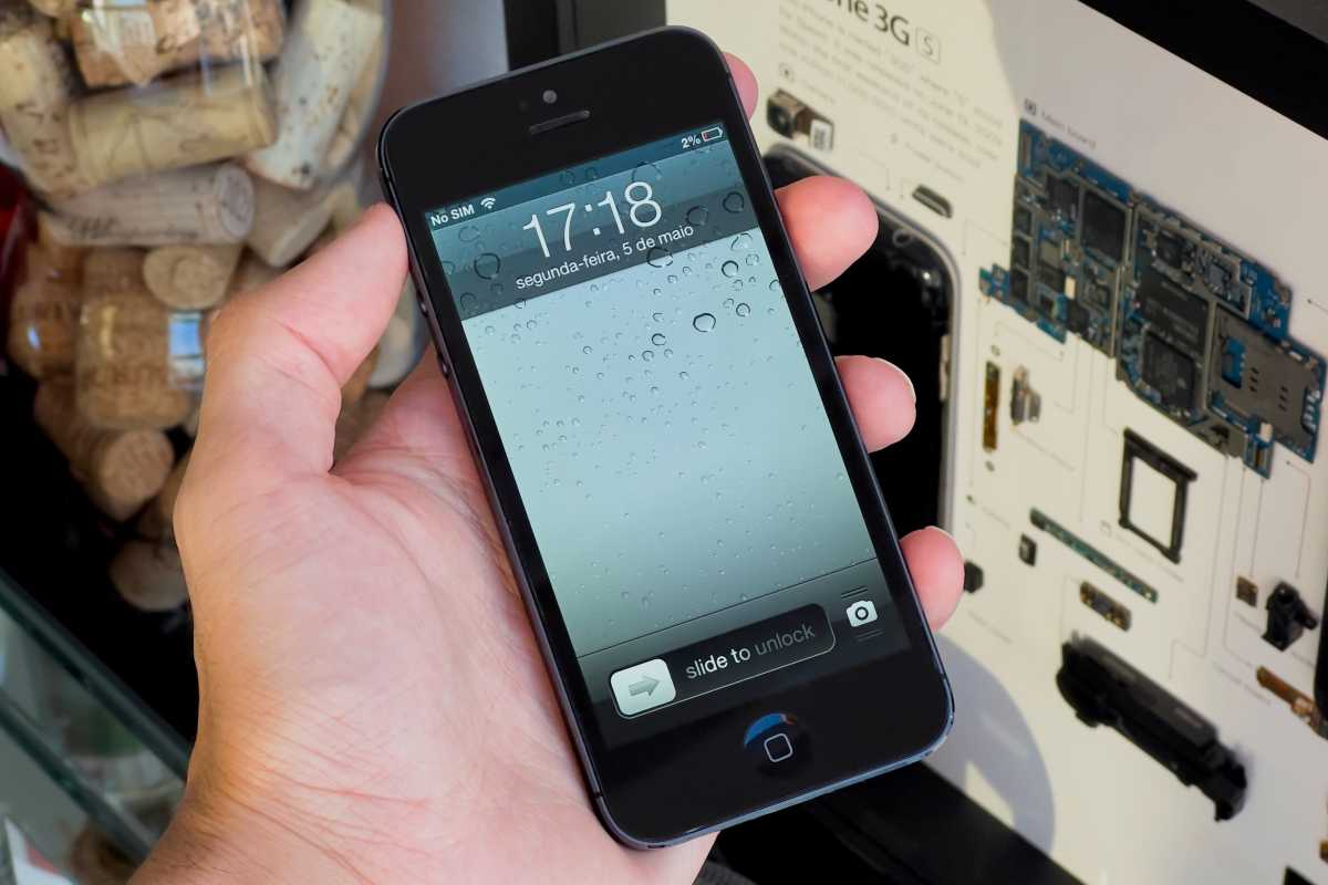 iOS 6 Lock Screen