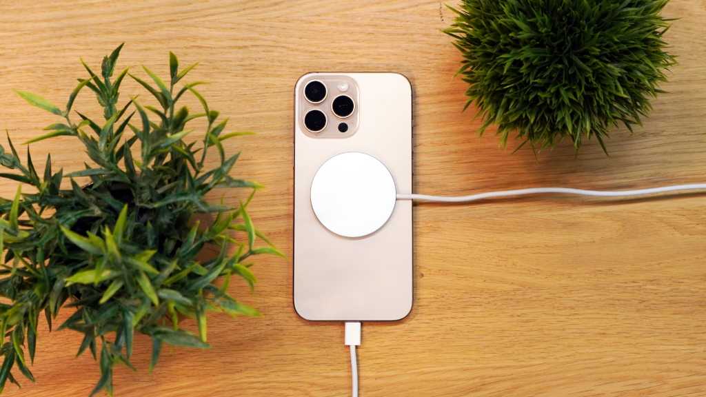 Image: iPhone gleichzeitig per Magsafe und mit Kabel laden â geht das?