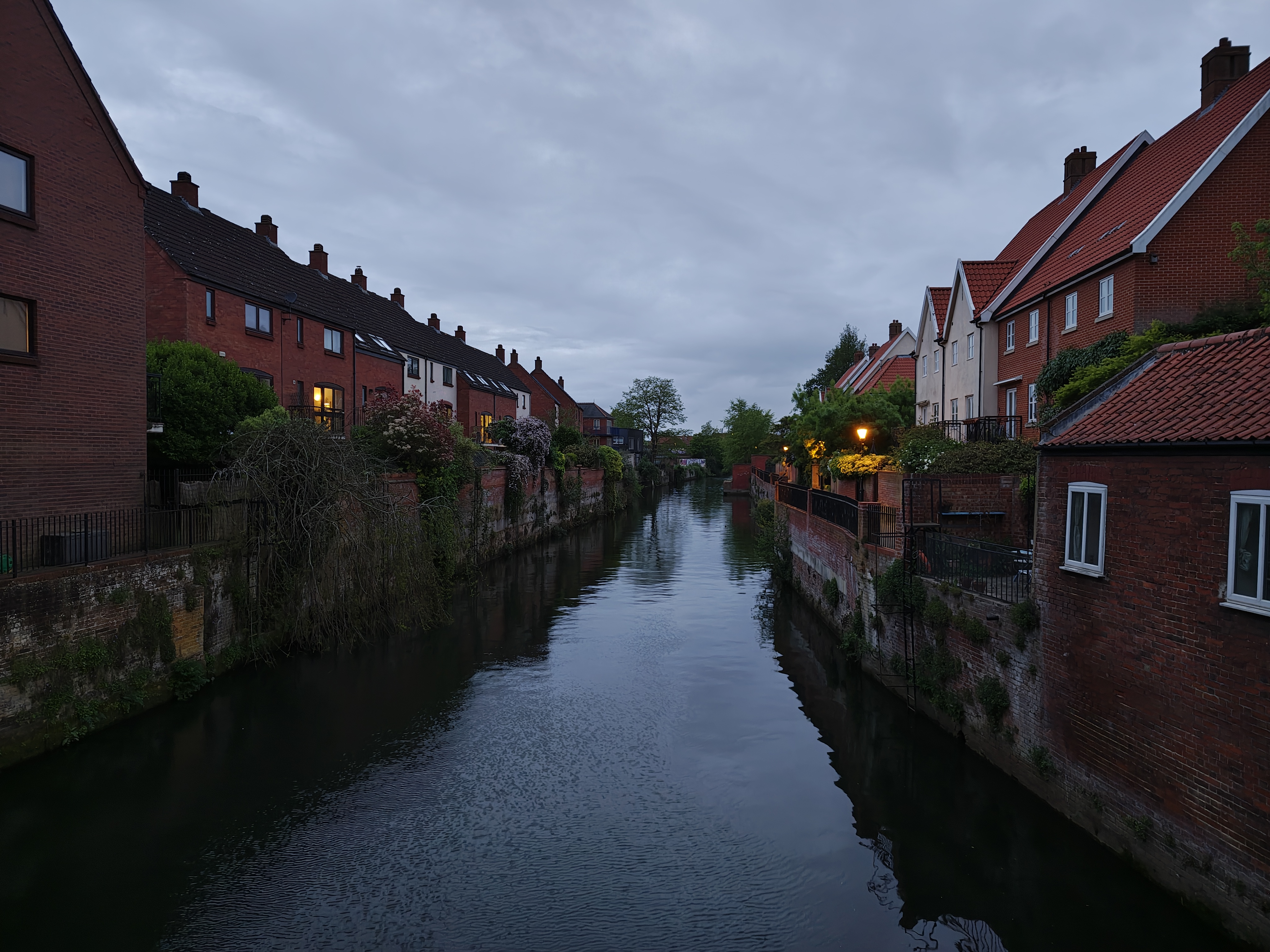 motorola razr 60 ultra camera sample night mode off