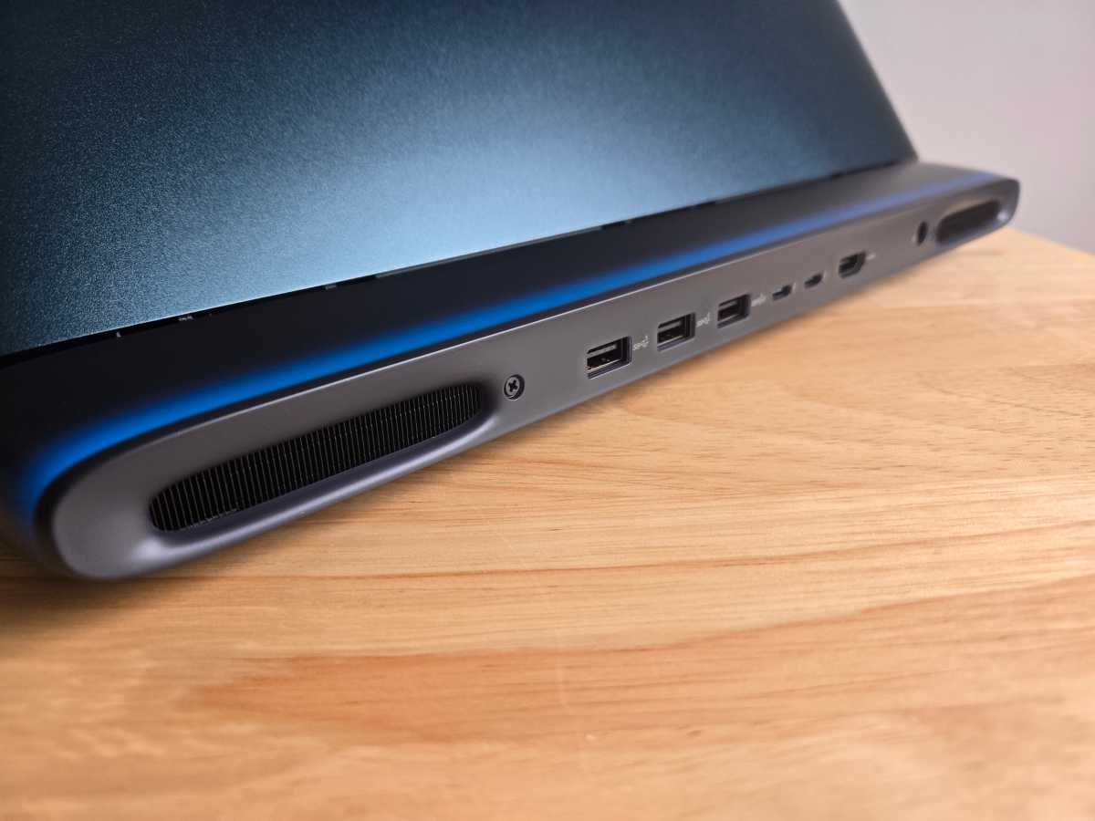 Alienware 16 Area-51 back bar
