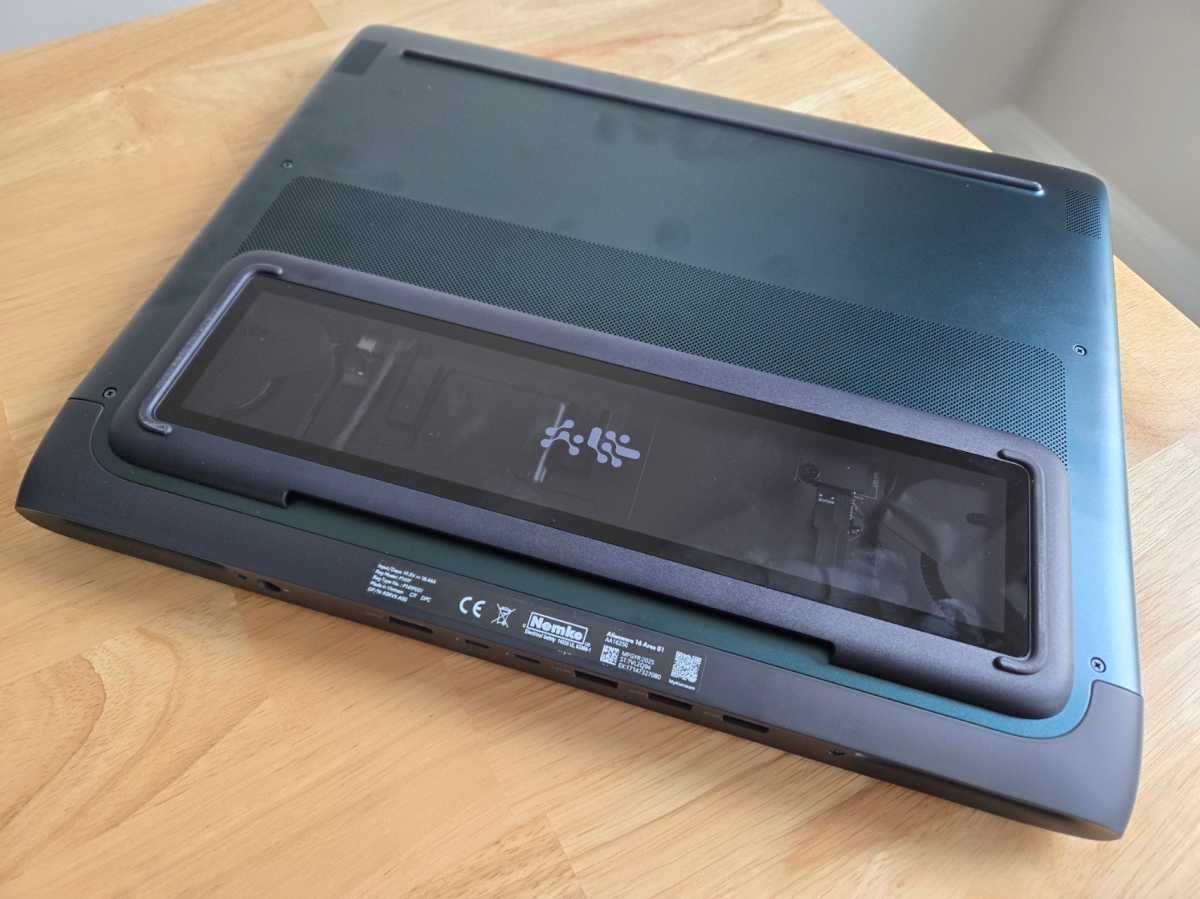 Alienware 16 Area-51 bottom