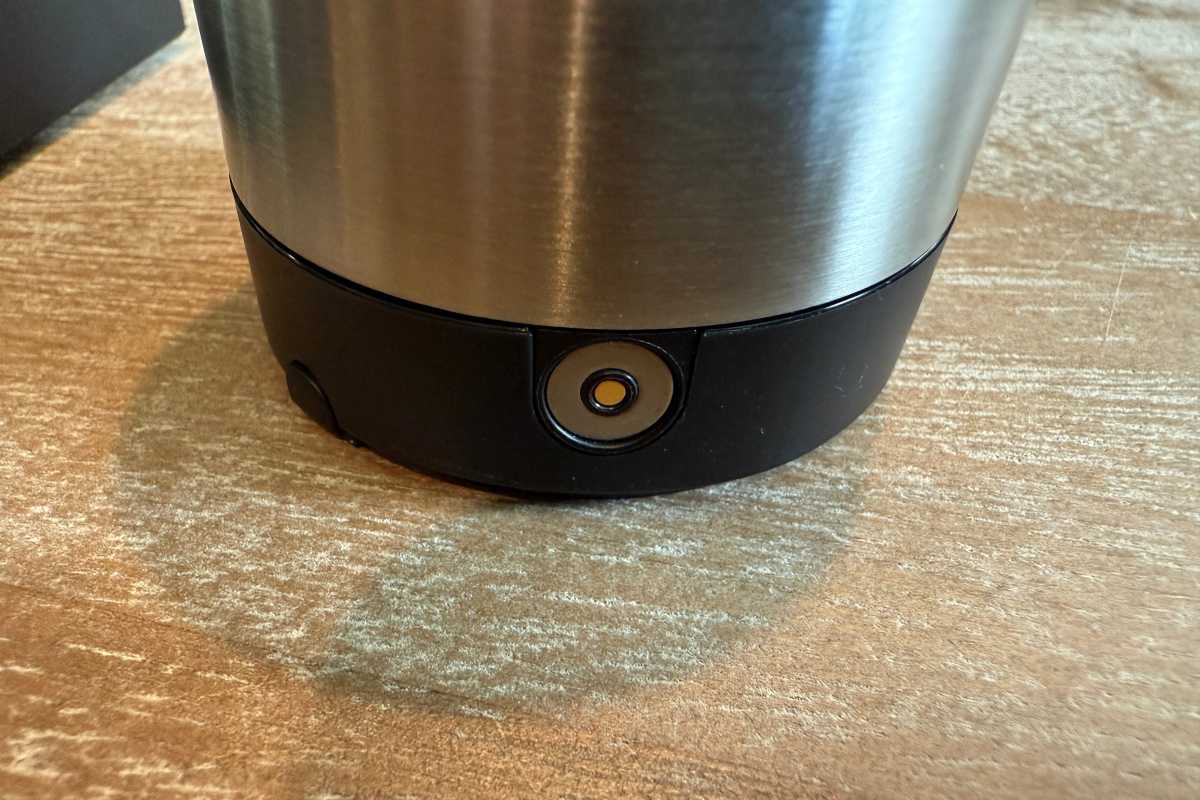 Charging contact on Nuki smart lock