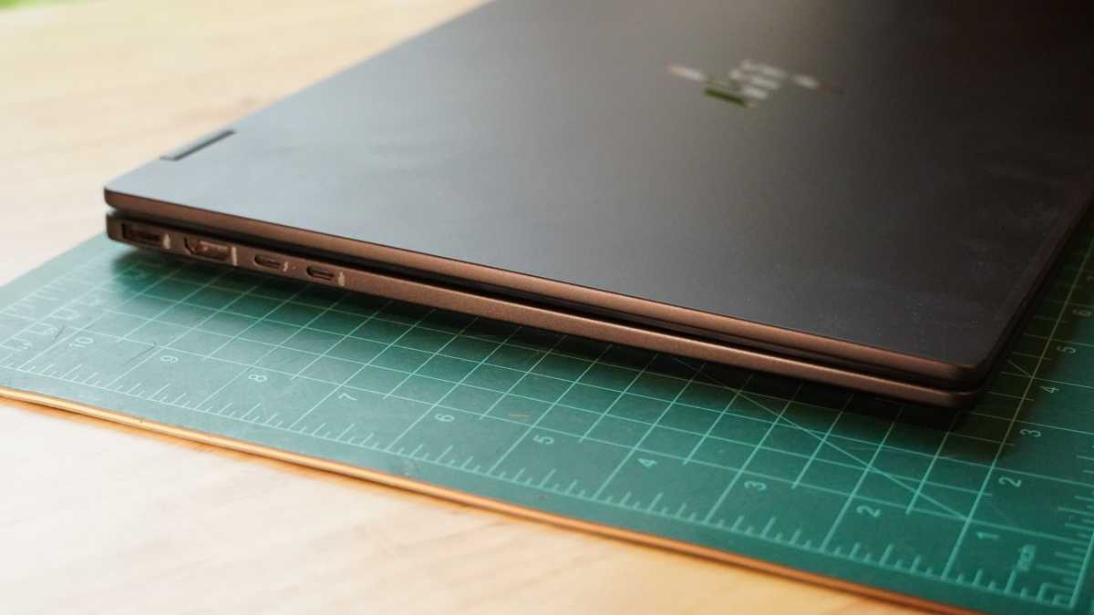 HP Omnibook X Flip 16 ports