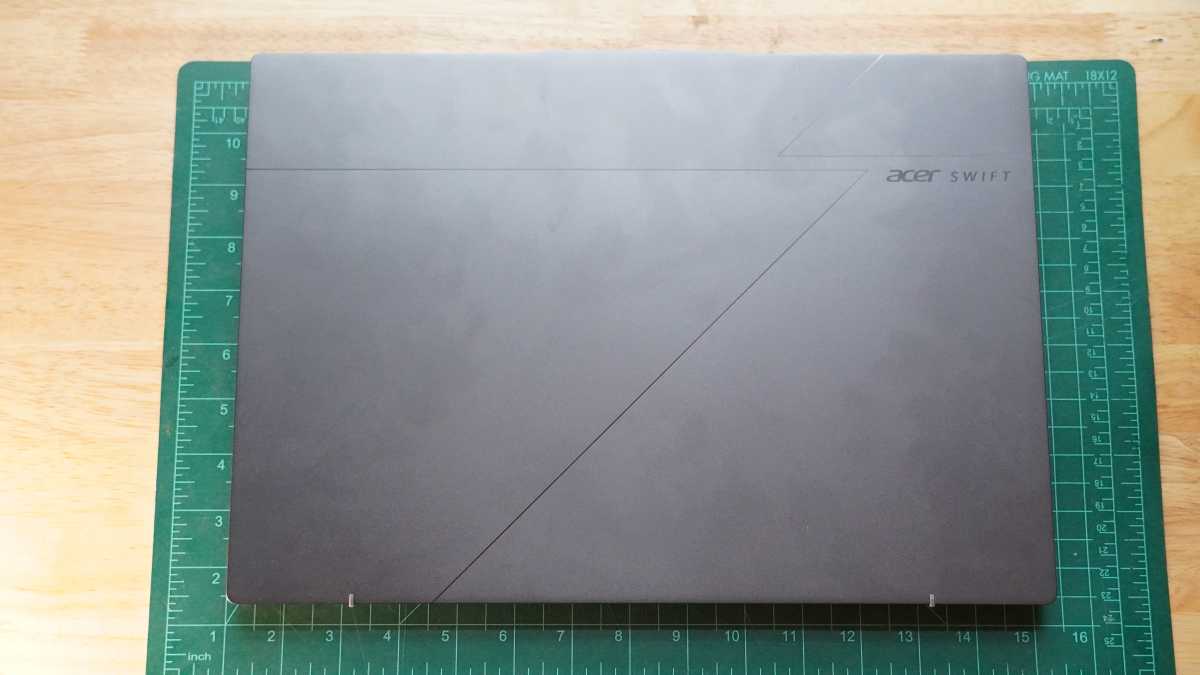 Acer Swift Go 16 design
