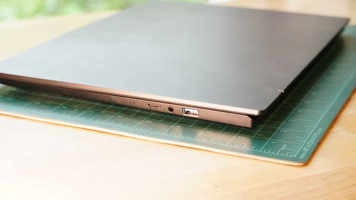 Acer Swift Go 16 ports