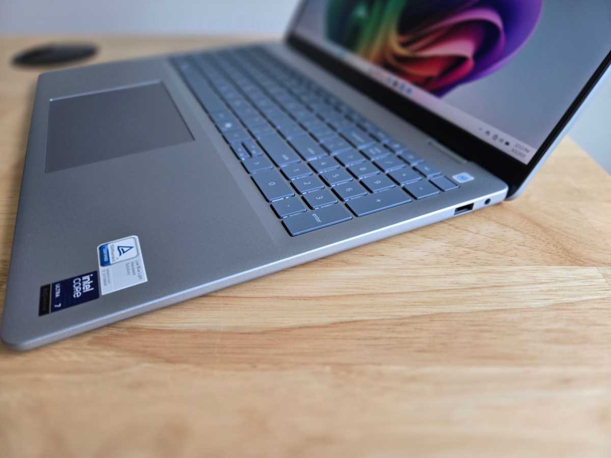Dell 16 Plus right side