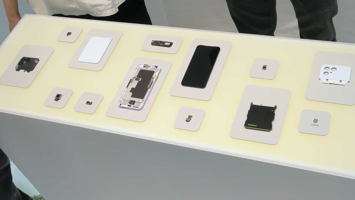 Fairphone 6 HANDS ON user replaceable parts