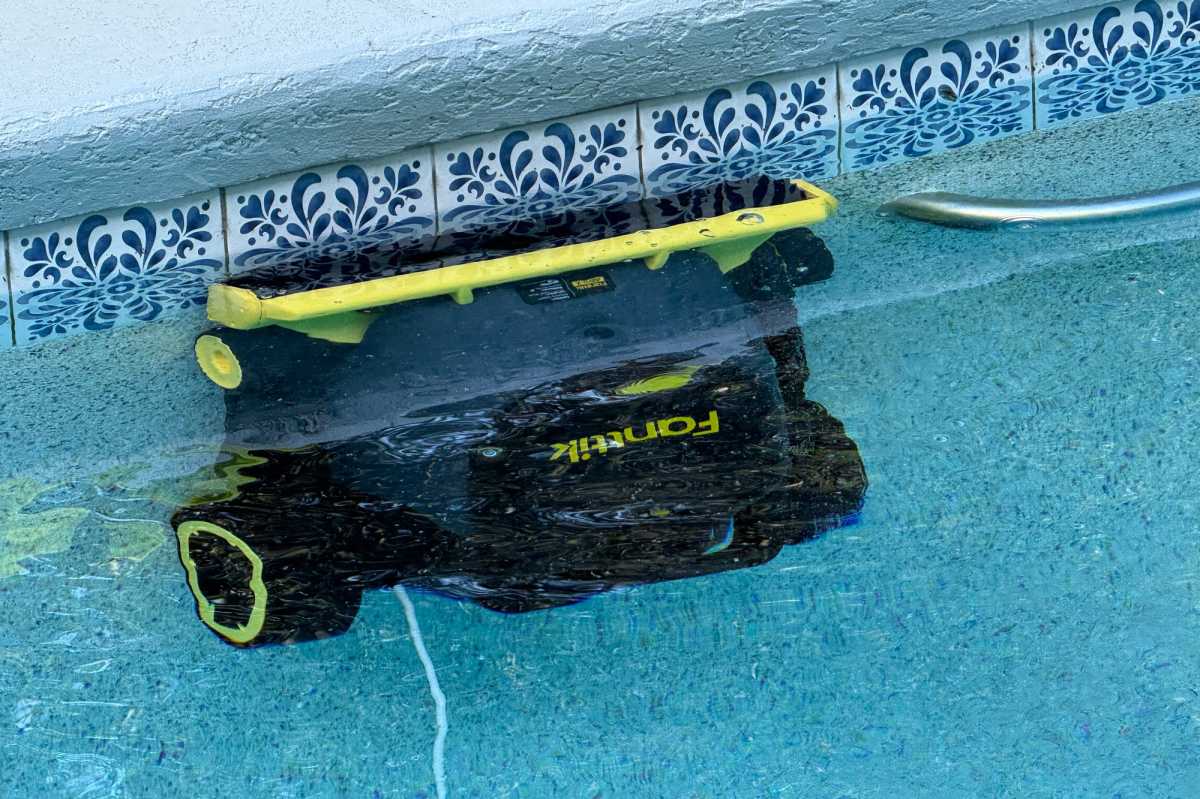 Fanttik Aero X robotic pool cleaner on pool wall