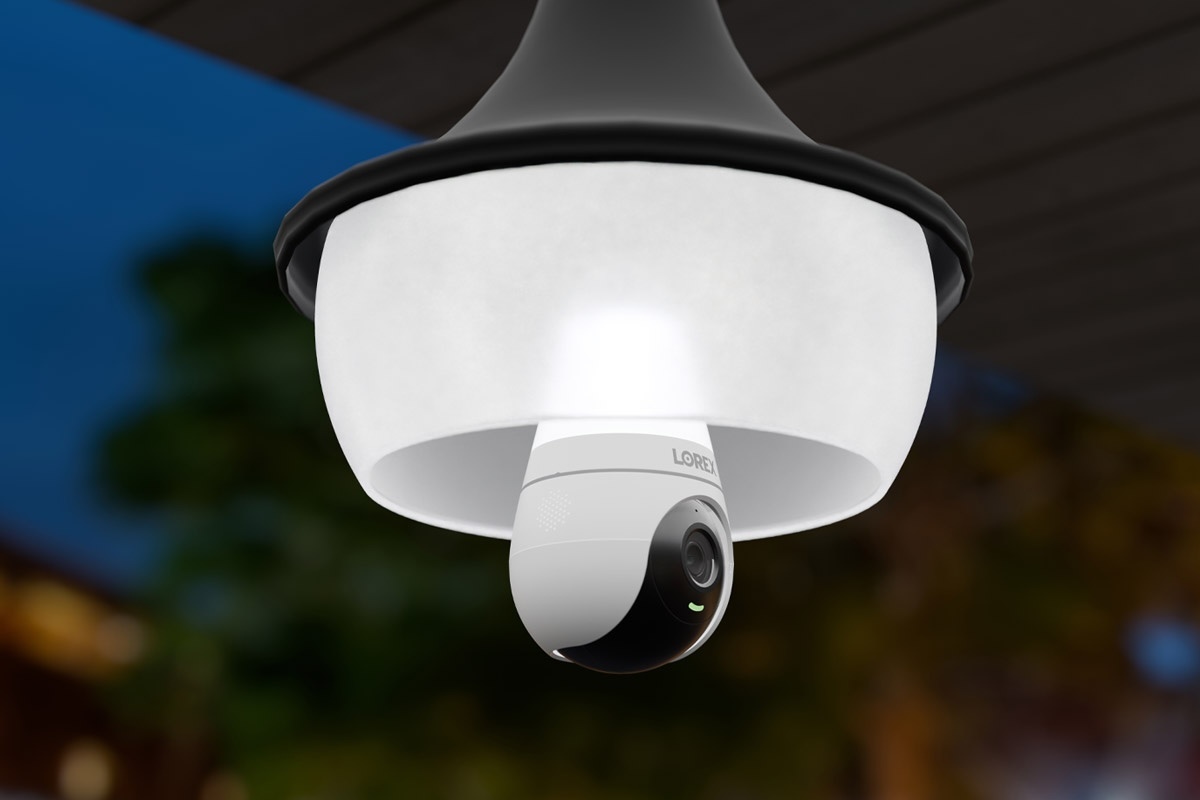 Lorex 2k Wi Fi Lightbulbcam in outdoor lamp