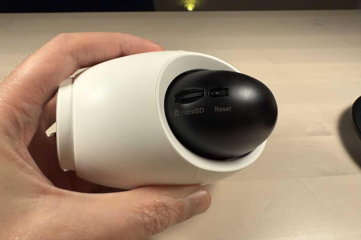 Tapo RoomCam 360 MicroSD port