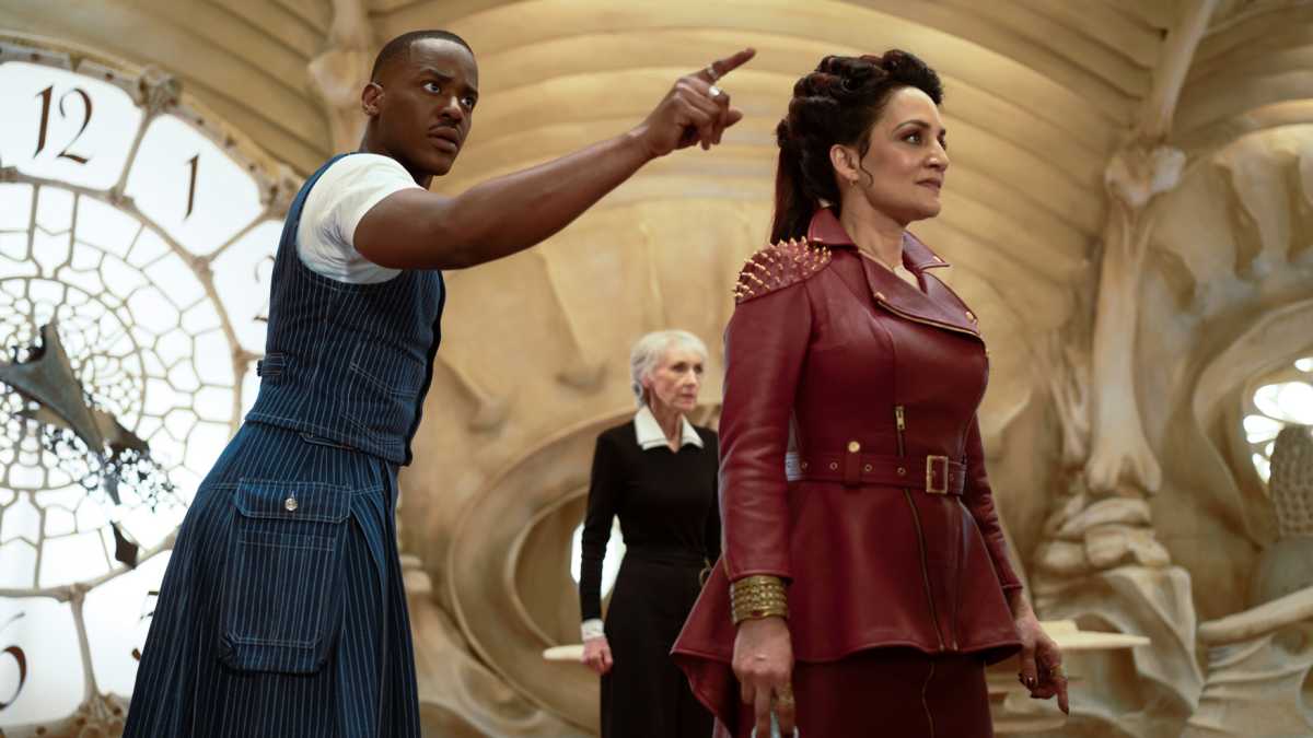 The Doctor (NCUTI GATWA), Mrs Flood (ANITA DOBSON), The Rani (ARCHIE PANJABI)