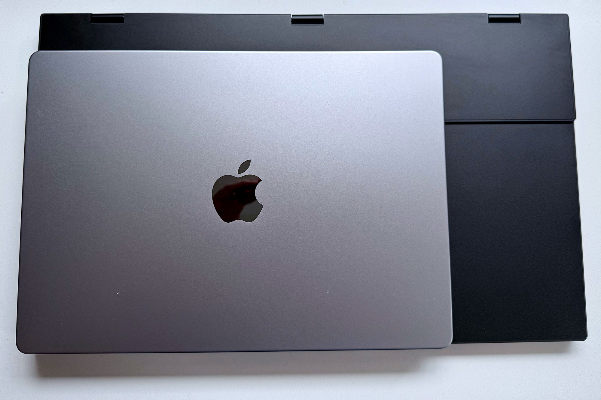 UPerfect Delta Max Touch portable monitor and 14in MacBook Pro