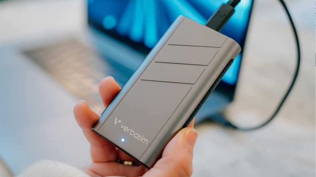 Image: Verbatim Turbometal SSD USB4 1 TB im Test: Schnell nur mit LÃ¼fter