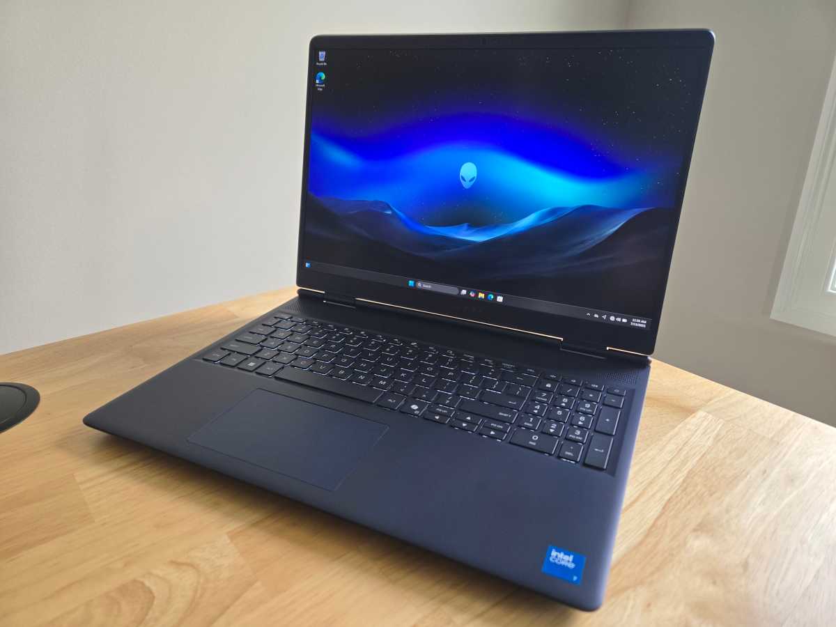 Alienware 16 Aurora open