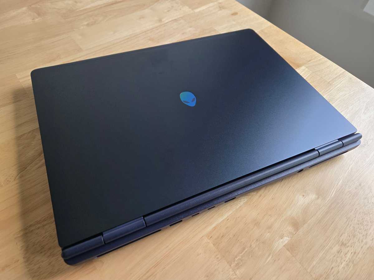 Alienware 16 Aurora closed