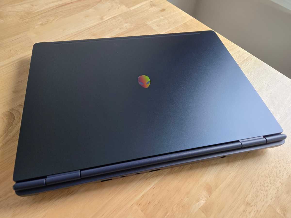 Alienware 16X Aurora design