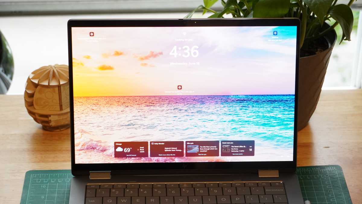 HP Omnibook X Flip 14 display
