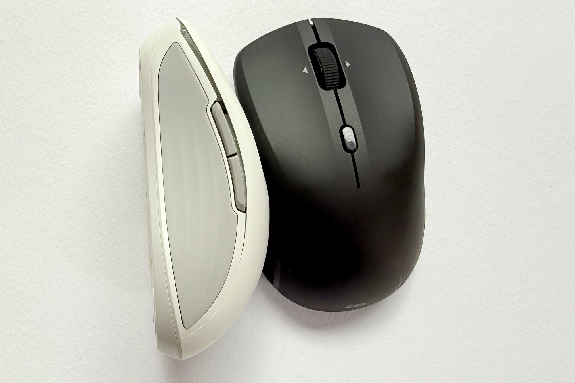 ESR MagMouse black and white buttons
