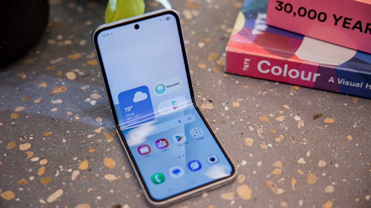 Galaxy Z flip 7 FE review 13