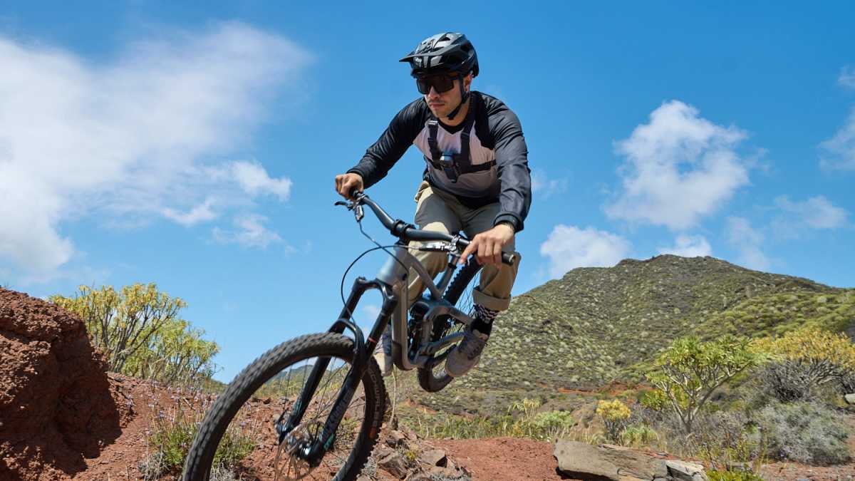 Insta360 X5 Mountain Bike 2