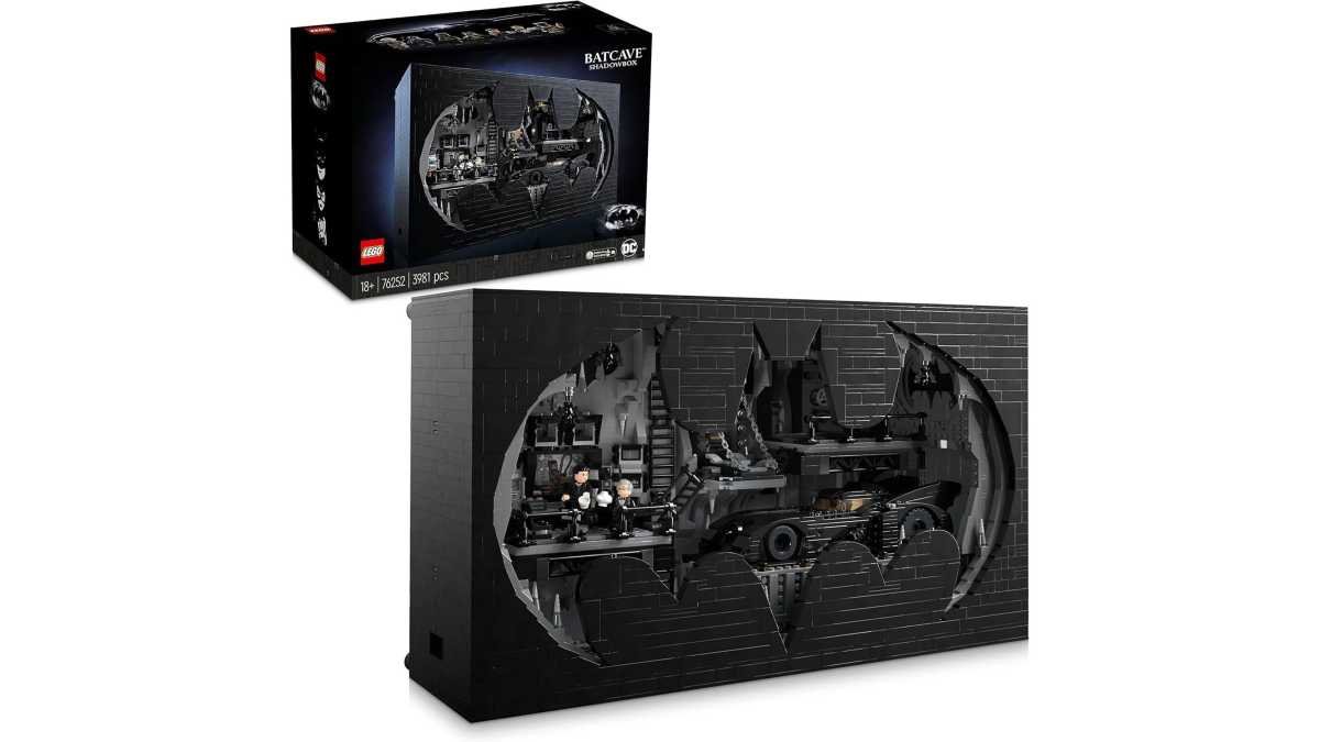 LEGO 76252 Batcave – Shadow Box