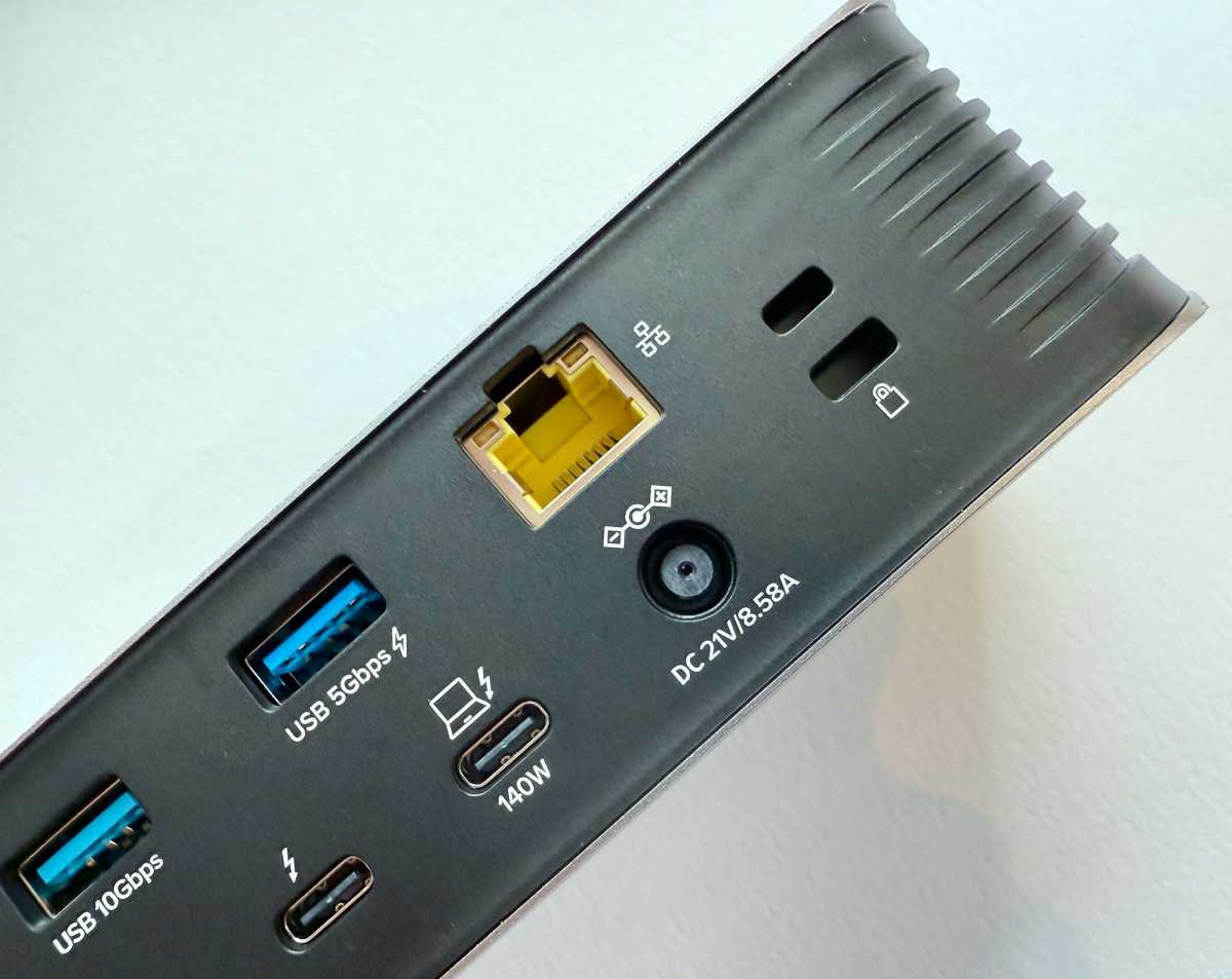 Plugable Thunderbolt 5 Docking Station ports 2