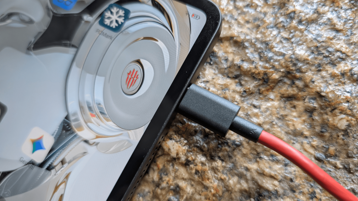 Redmagic Astra CHARGING