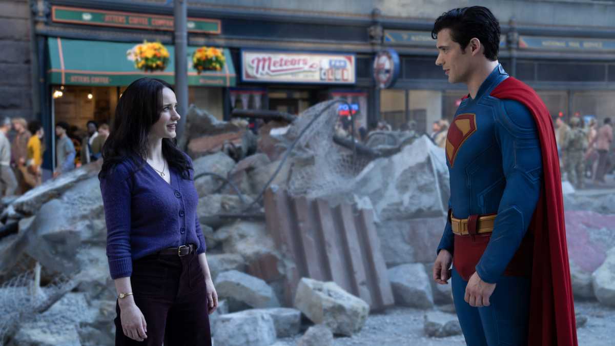 Superman L to r RACHEL BROSNAHAN as Lois Lane and DAVID CORENSWET as Superman in Warner Bros Pictures SUPERMAN a Warner Bros Pictures release