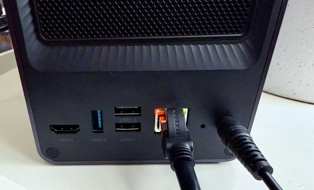 Ugreen NASync DXP2800 Ethernet