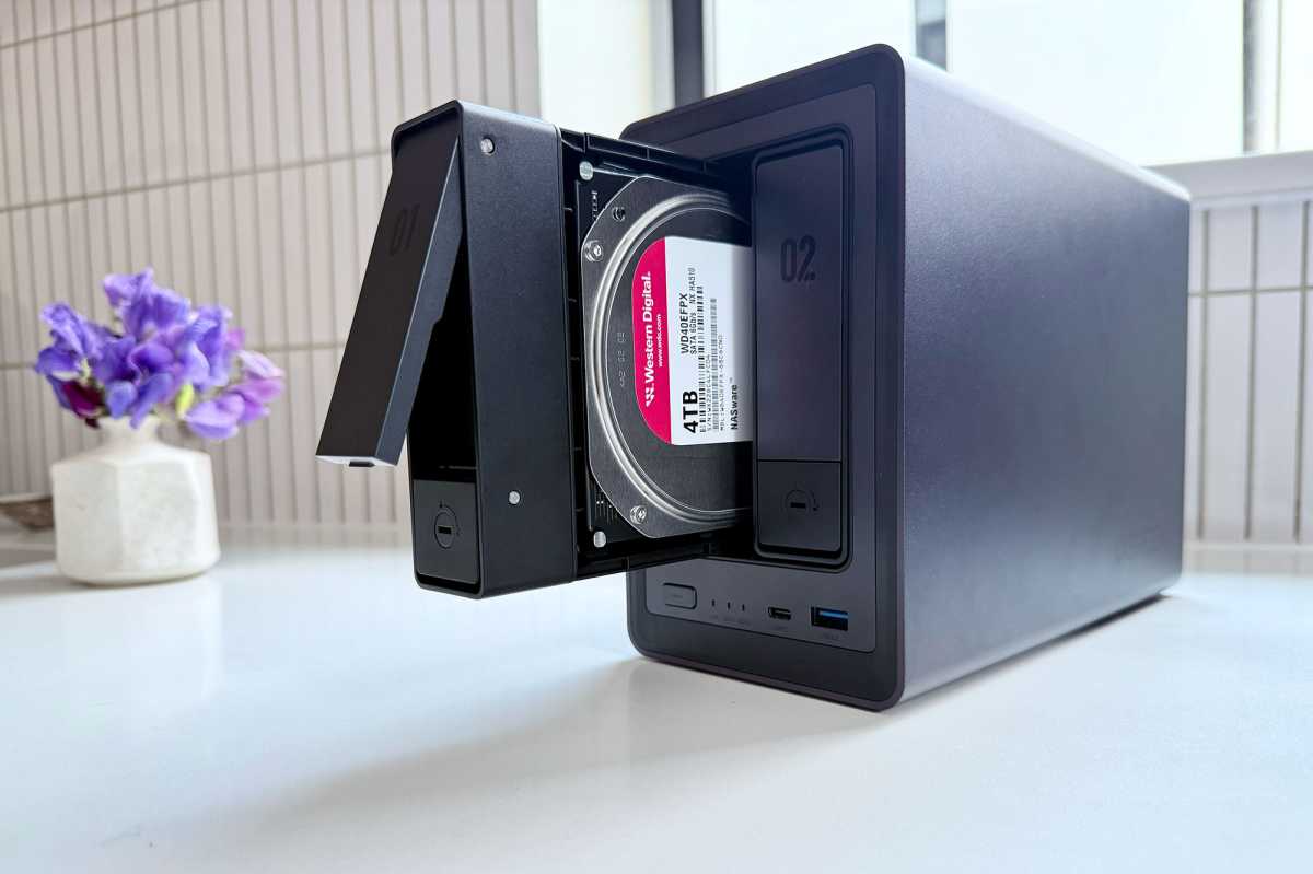 Ugreen NASync DXP2800 hard disk