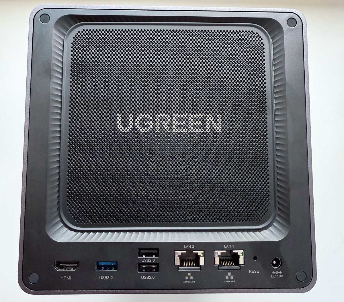 Ugreen NASync DXP4800 back ports