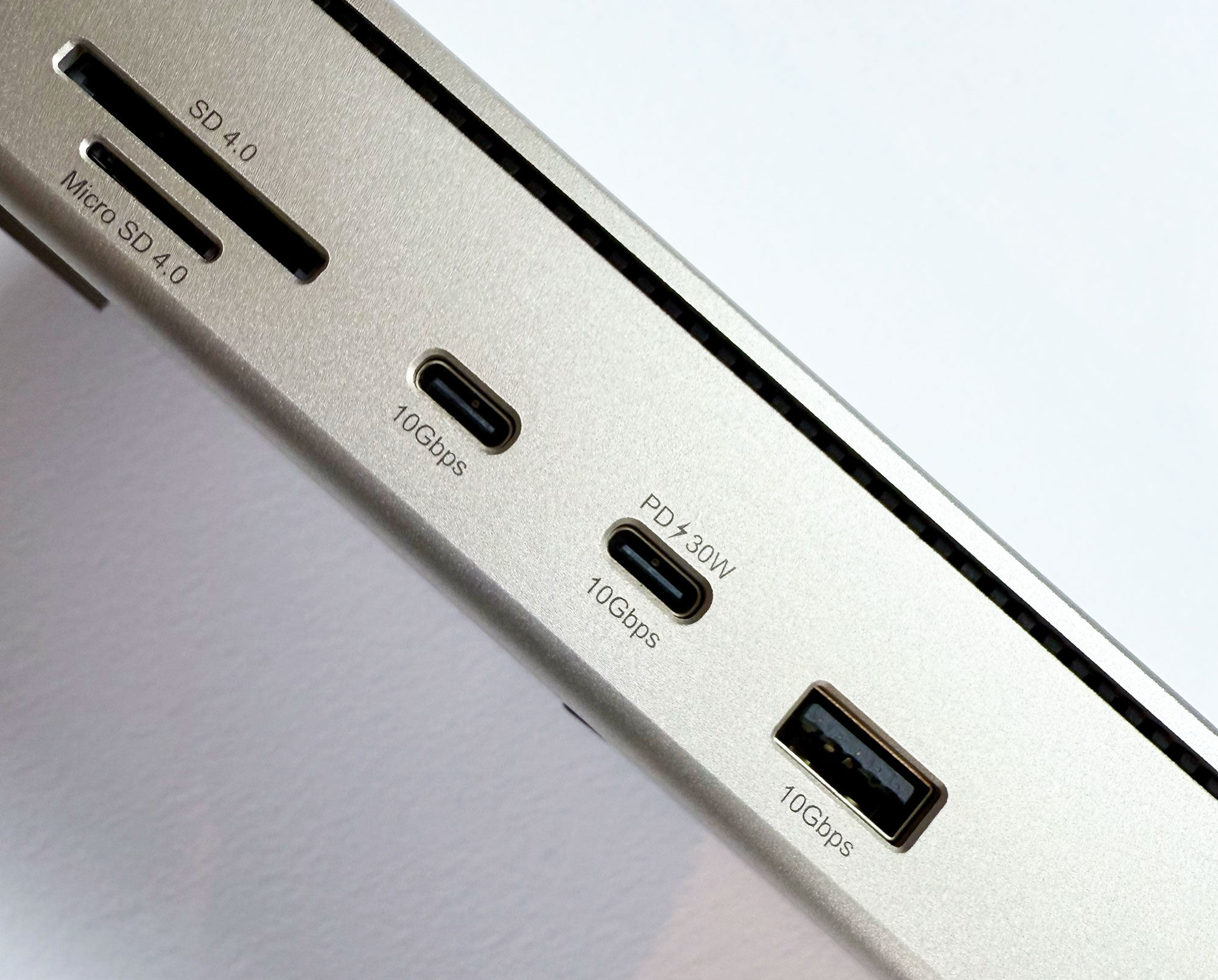 WavLink 10G Dual DisplayPort DisplayLink Docking Station front ports 1