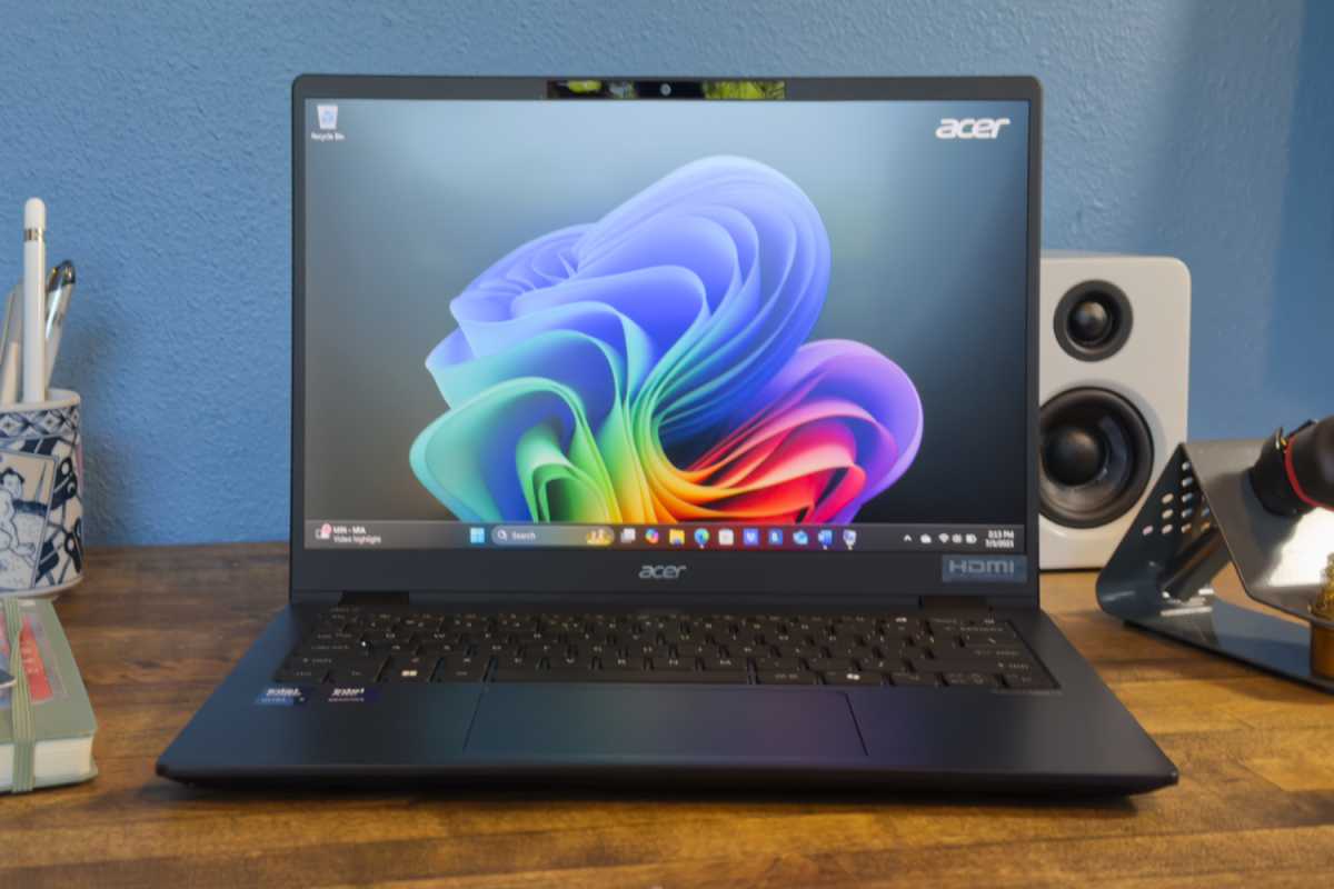 Acer TravelMate head on photo
