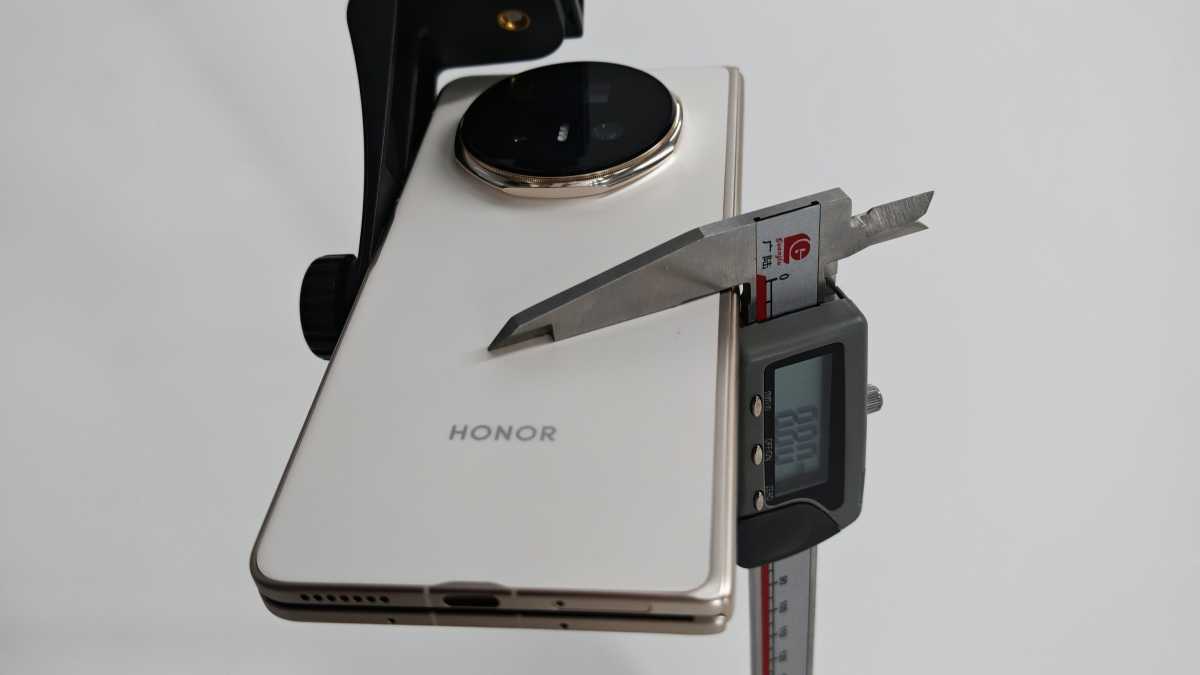Honor Magic V5 thickness measurement