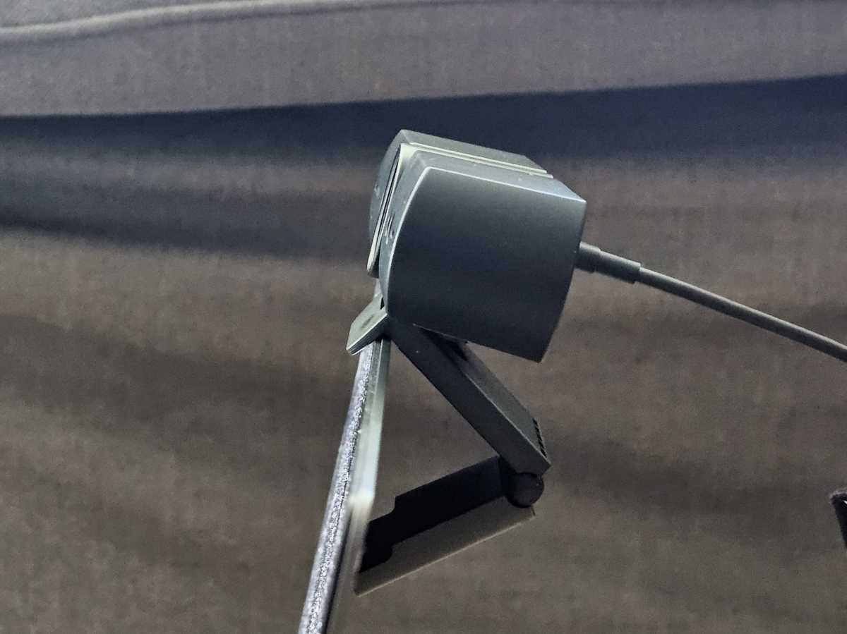 NexiGo HelloCam side shot