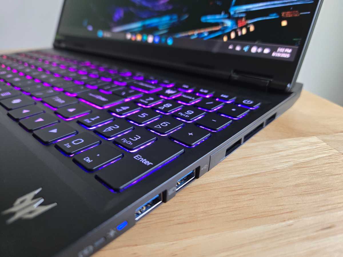 Acer Predator Helios Neo 16S AI ports