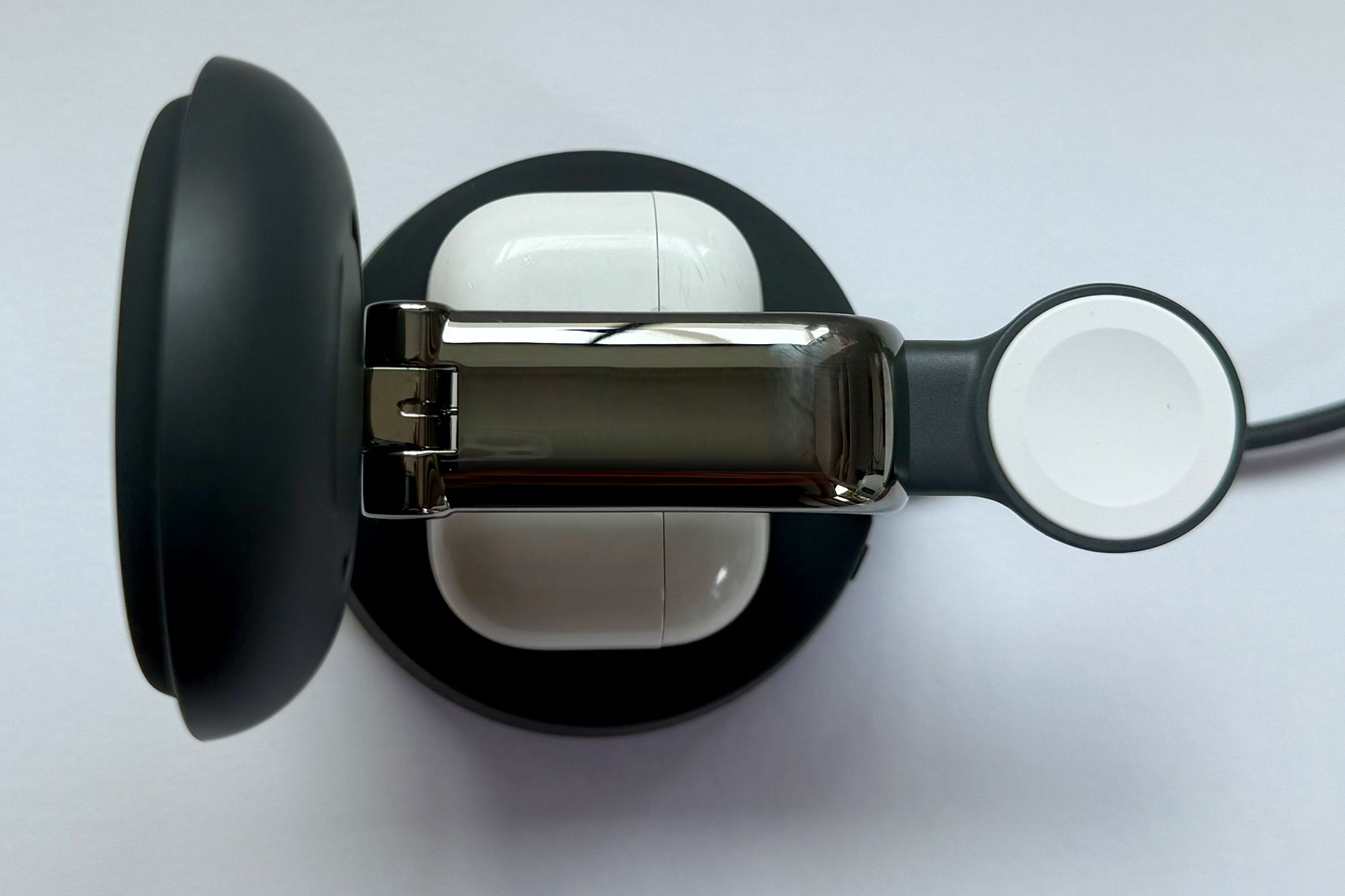 Belkin UltraCharge Pro 3 in 1 Magnetic Charging Dock above sj