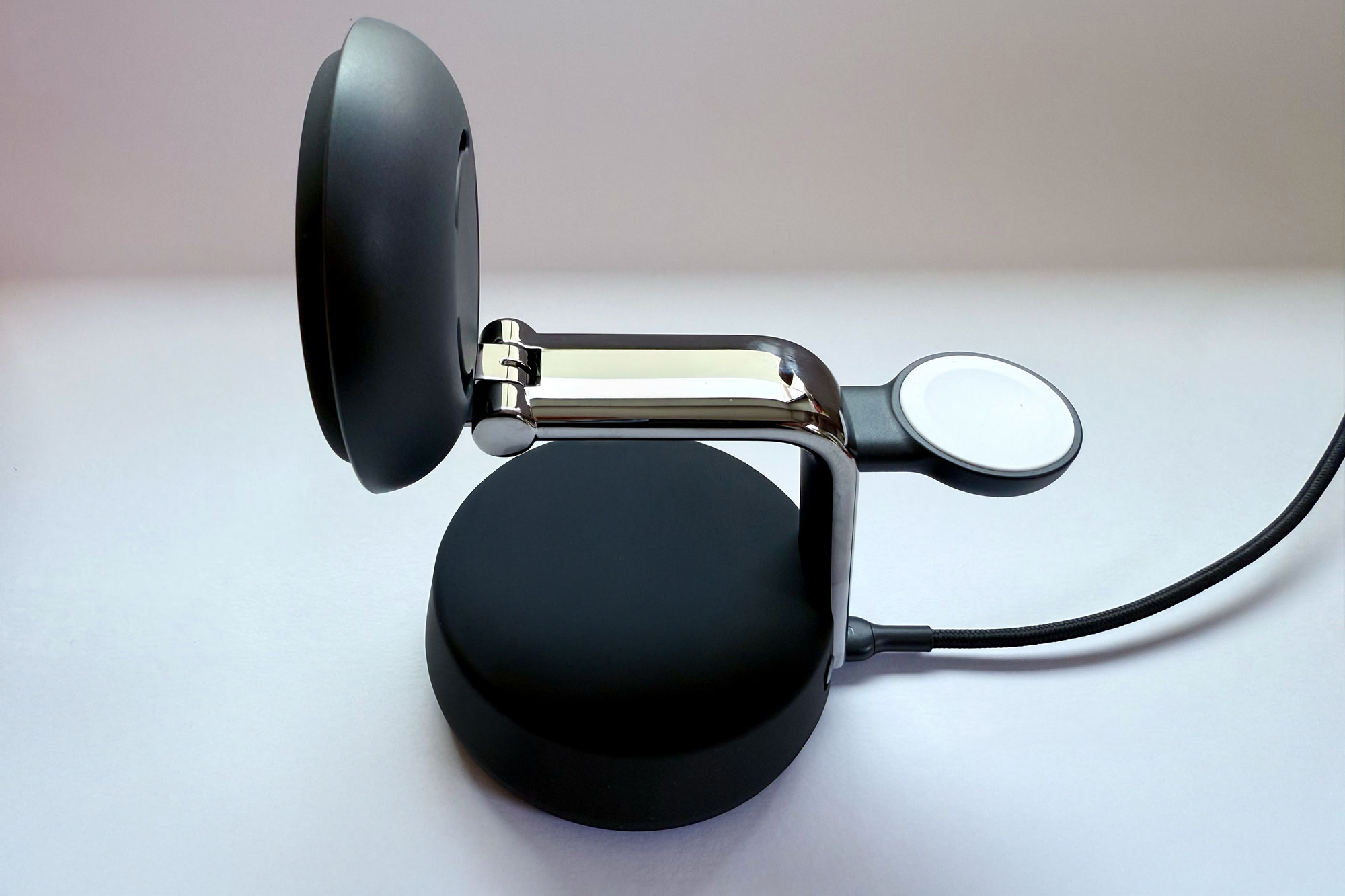 Belkin UltraCharge Pro 3 in 1 Magnetic Charging Dock side 3 sj