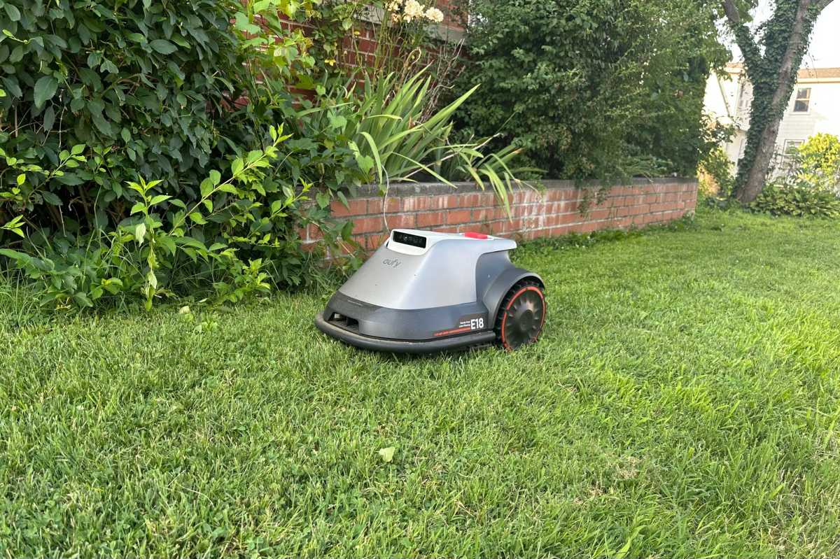 Eufy E18 front and side view