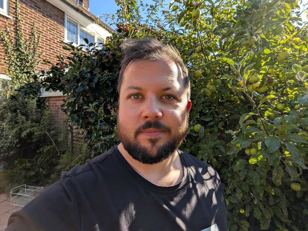 Google Pixel 10 Pro camera sample front selfie Portrait Mode off