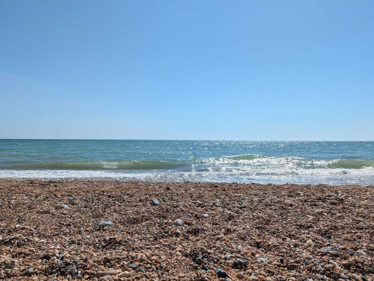 Google Pixel 10 Pro camera sample main beach 1x zoom